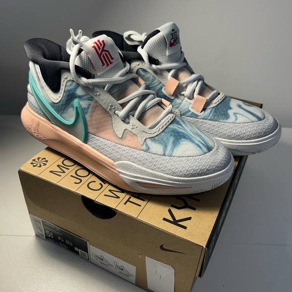 Nike Kyrie 8 Chinese New Year/Size 5.5 Youth or 7 Woman - Picture 2 of 5